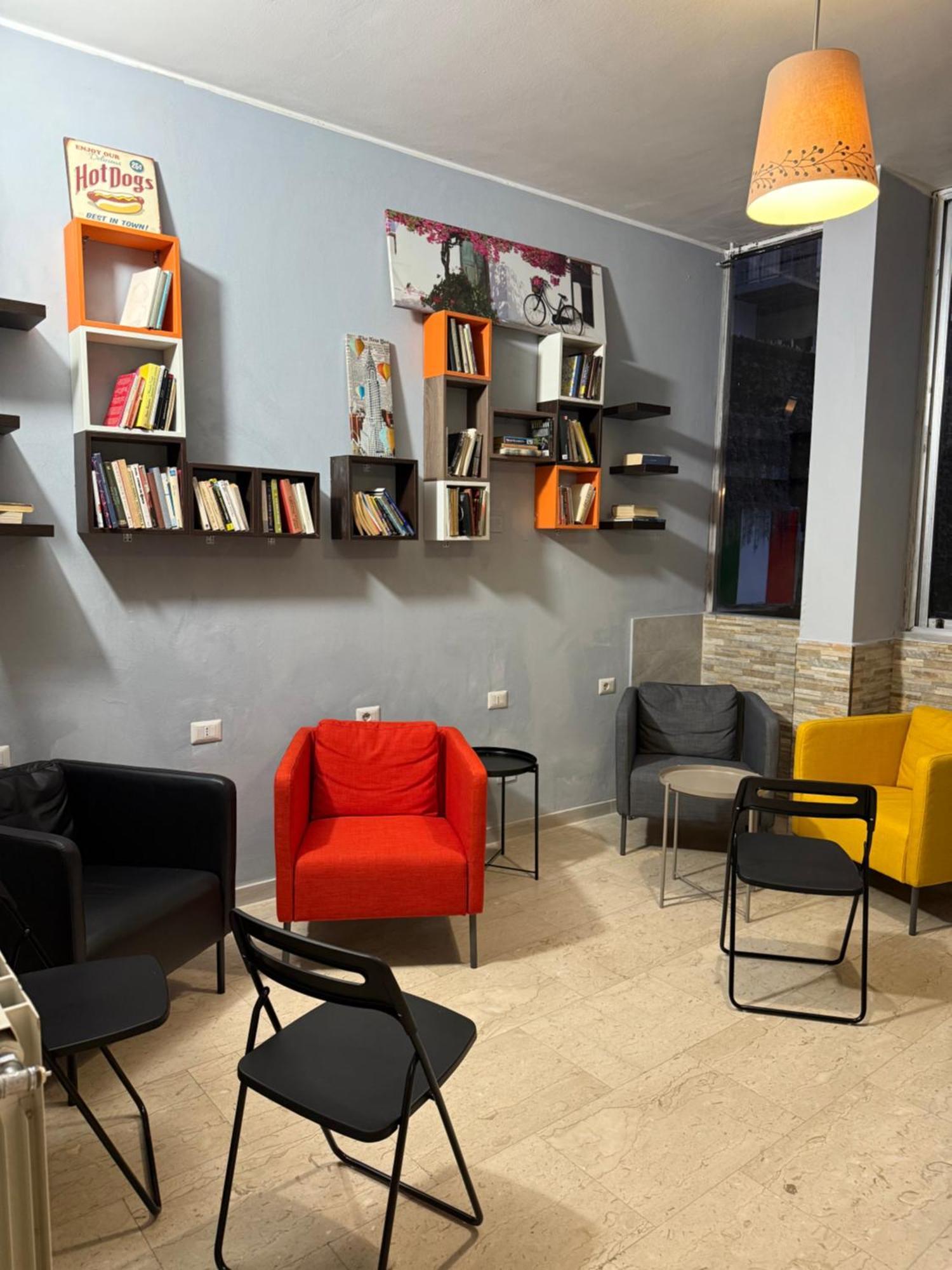 Lion University & Youth Hostel Milano Buitenkant foto