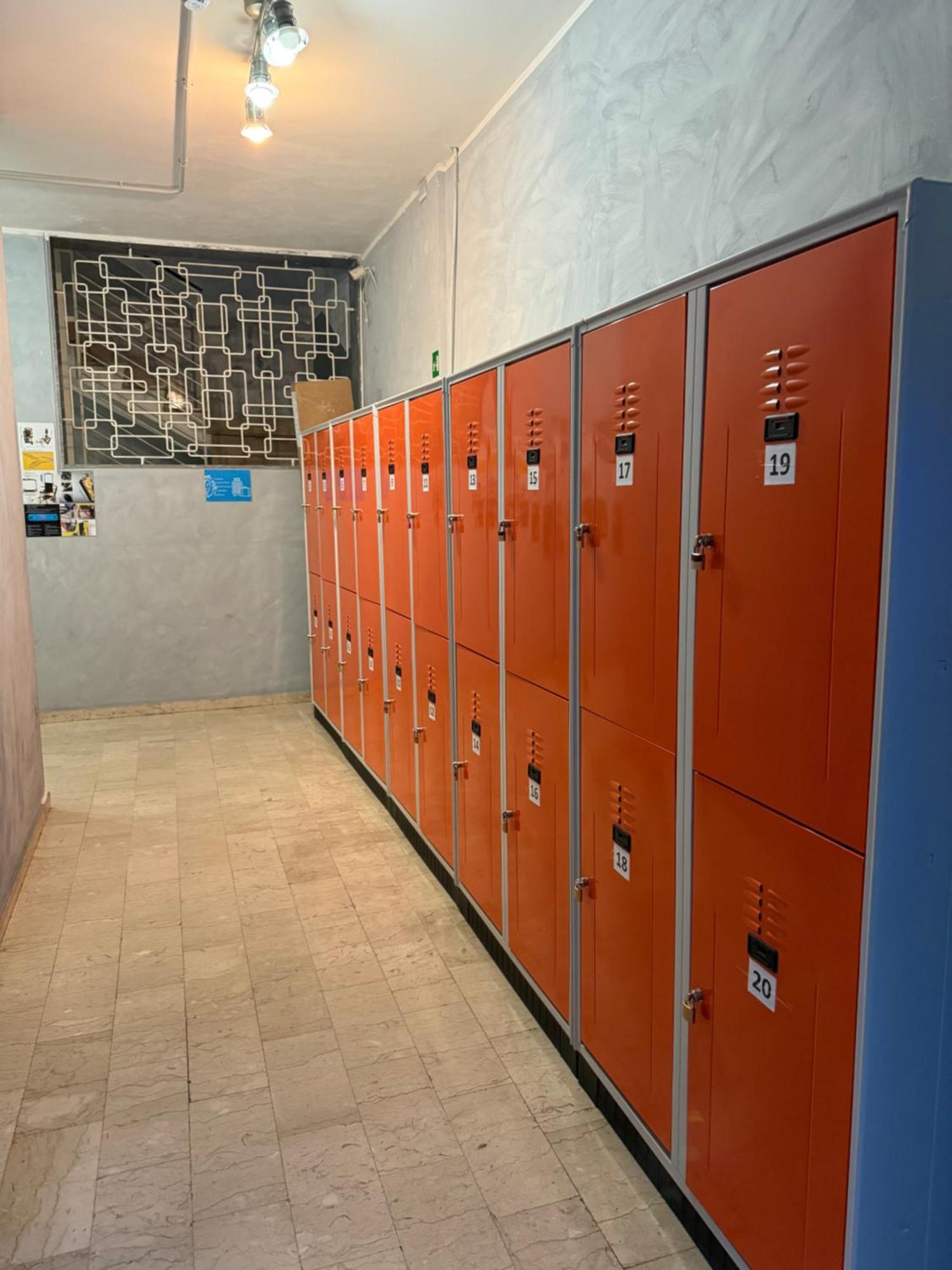 Lion University & Youth Hostel Milano Buitenkant foto