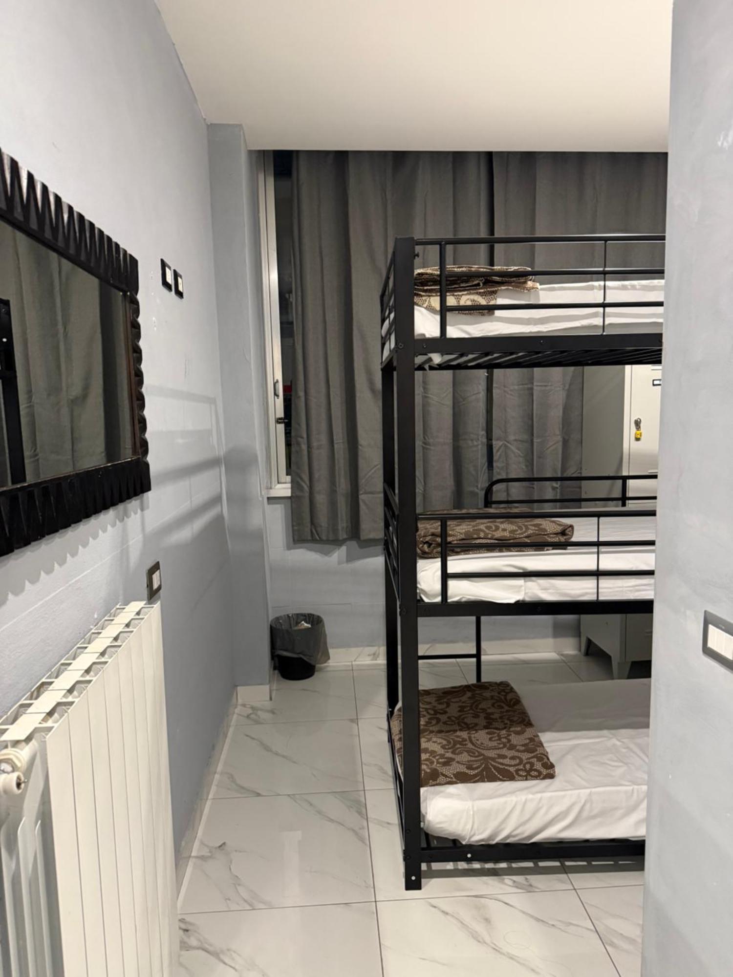 Lion University & Youth Hostel Milano Buitenkant foto