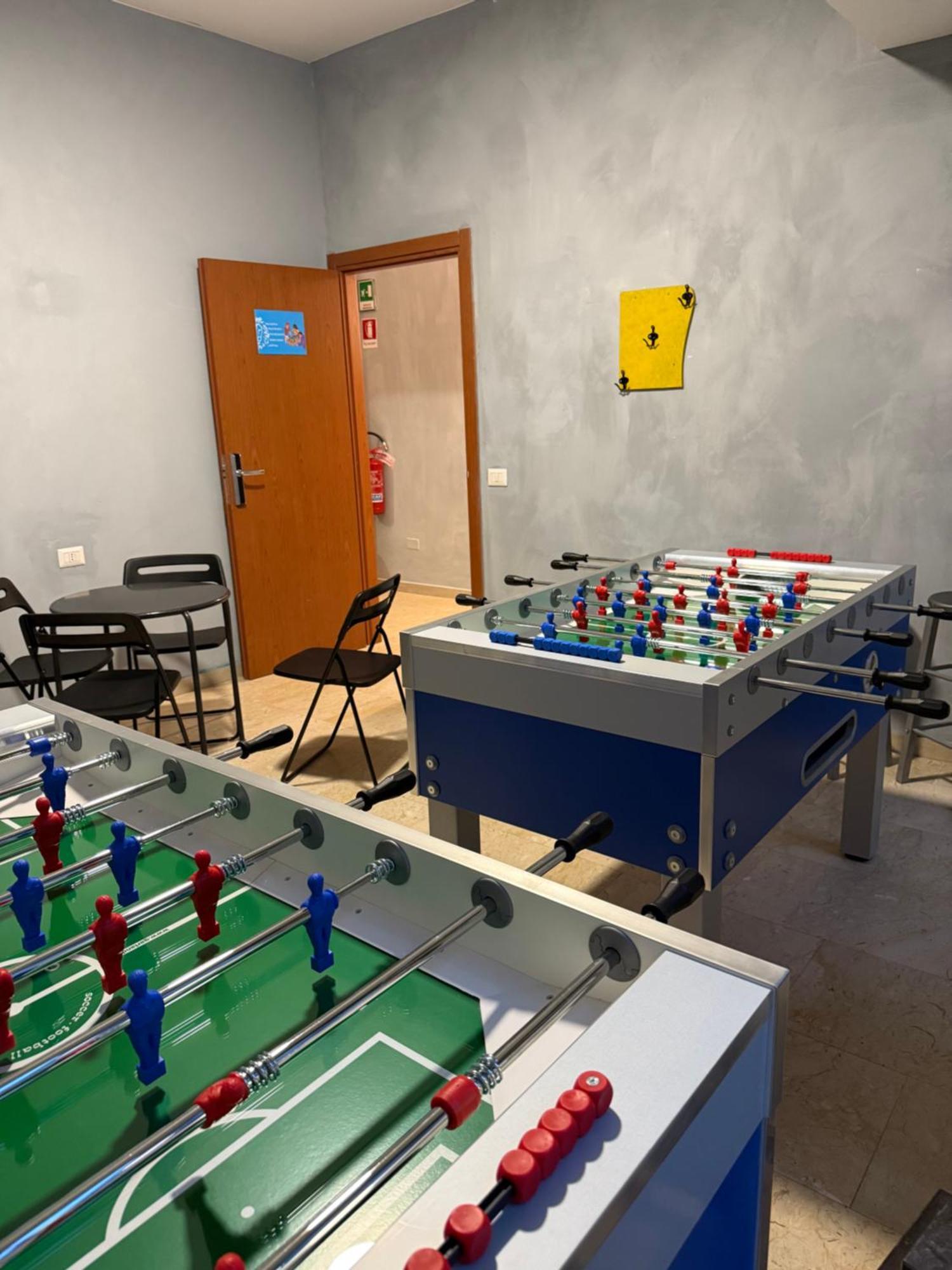 Lion University & Youth Hostel Milano Buitenkant foto
