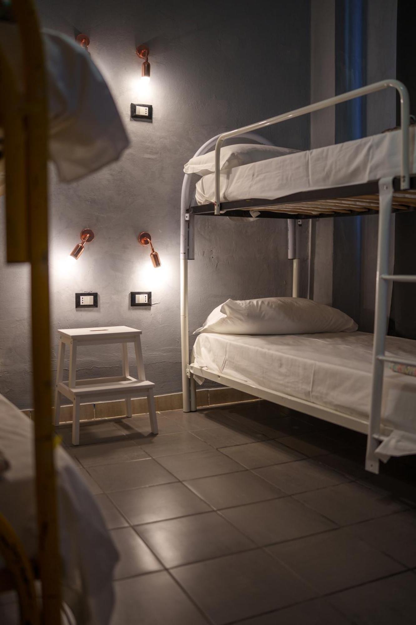 Lion University & Youth Hostel Milano Buitenkant foto