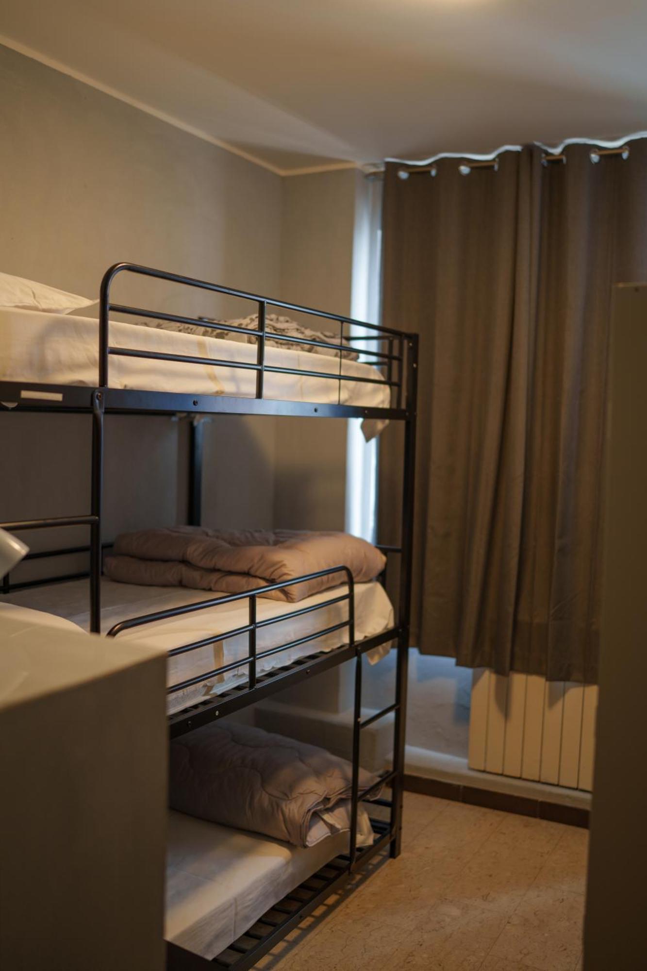 Lion University & Youth Hostel Milano Buitenkant foto